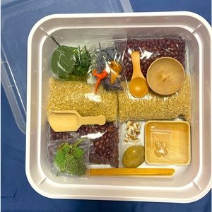 Kids handmade dinosaurs sensory bin